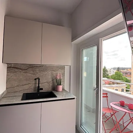 Urban Concept Santa Croce In Gerusalemme - Entire 로마